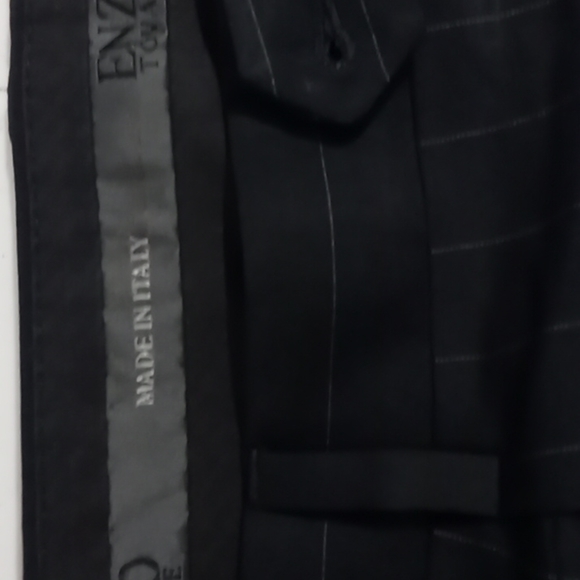 Enzo Tovare Collection Made in Italy Black pin stripped men's suit. - Picture 5 of 12